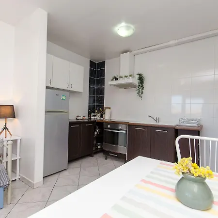Adrian Apartment Split