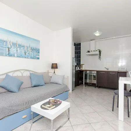 Adrian Apartment Split